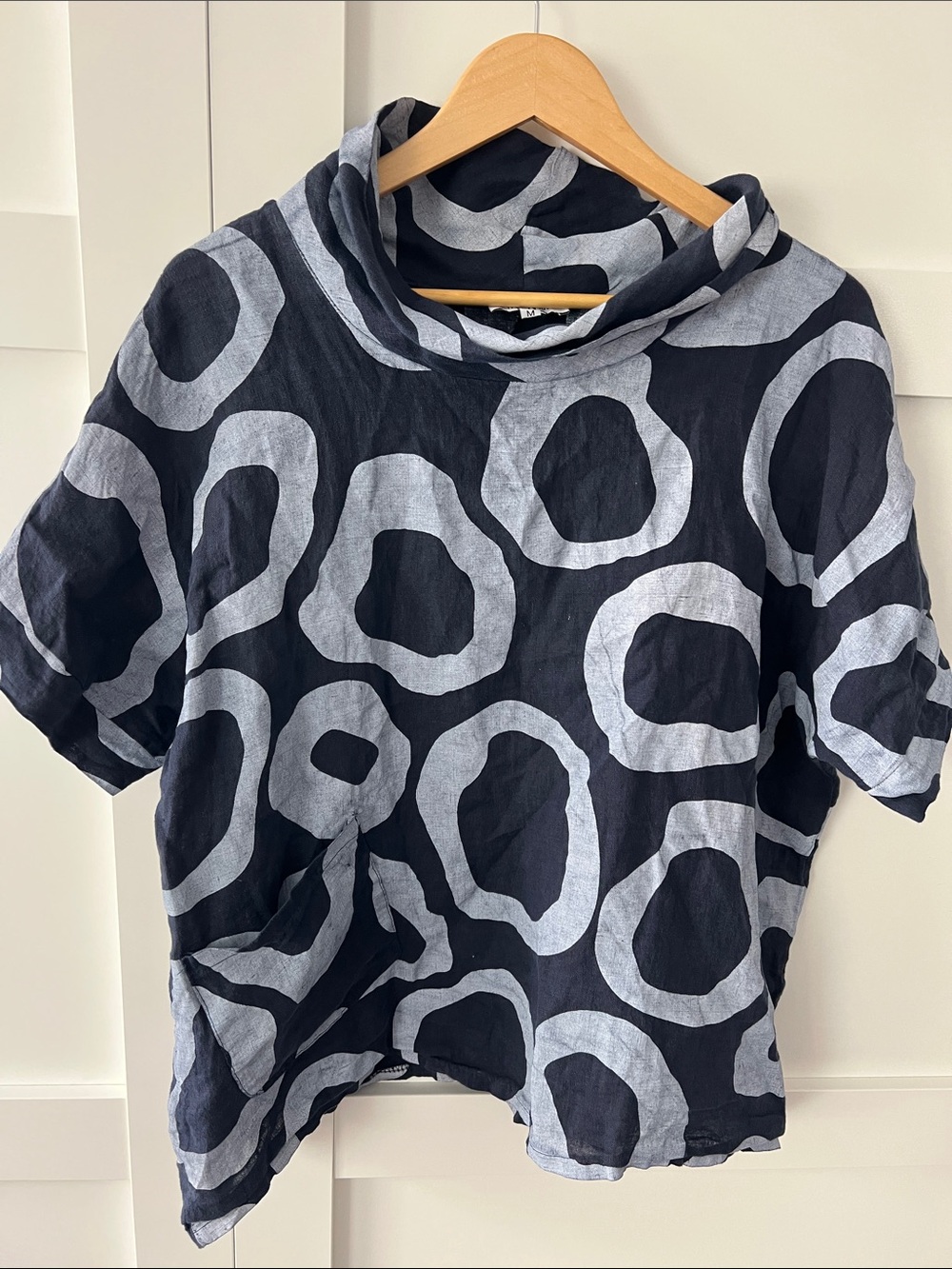 Black Short-Sleeve Tunic with Gray Abstract Circle Print